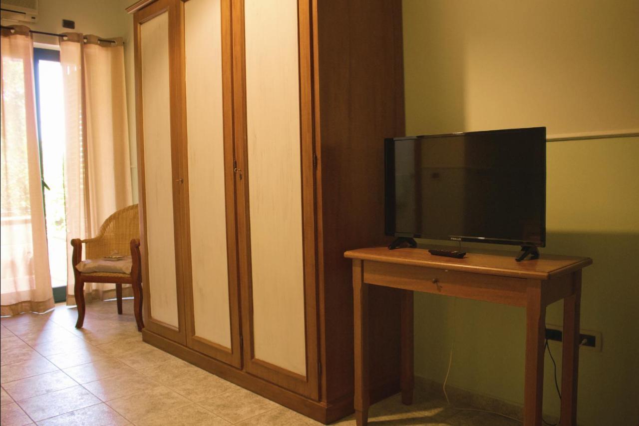 La Trinacria Bed & Breakfast Giardini Naxos Bagian luar foto